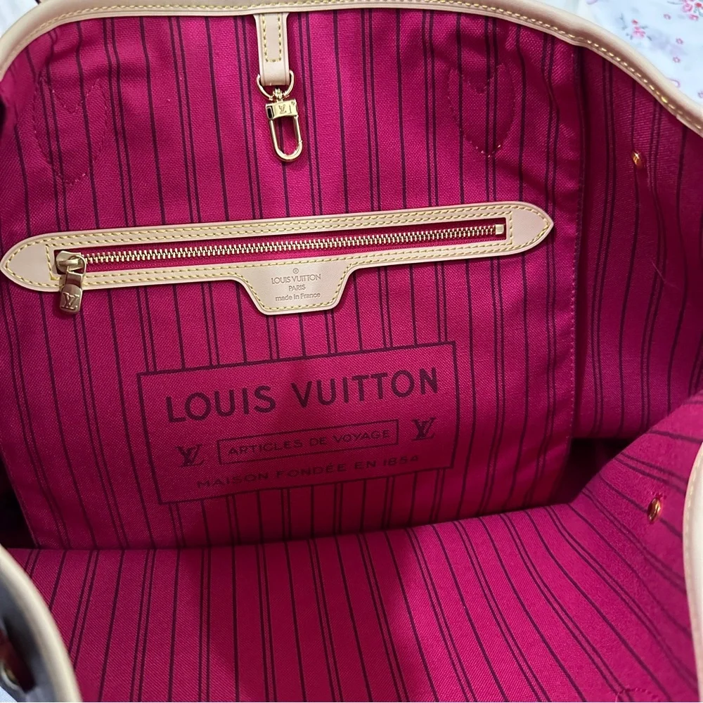 Louis Vuitton Neverfull Medium Shopping Bag (Fuchsia Lined) - Picture 4 of 6